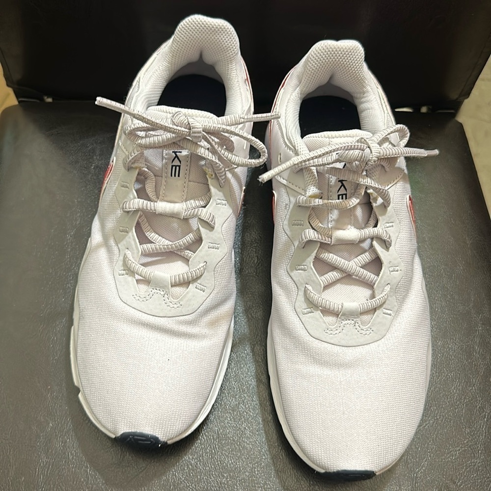 Women's Nike Legend Essential 2
Sneakers